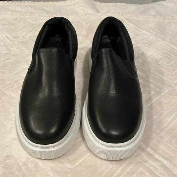 J/SLIDES SHOES - Picture 1 of 4